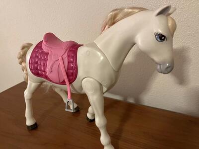 Mattel - Barbie - Walking and snorting horse