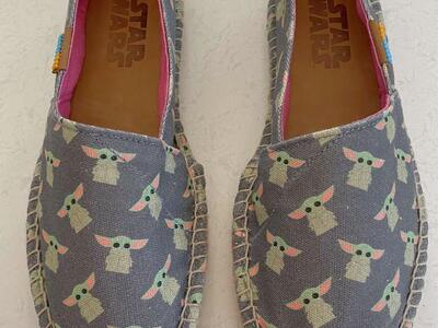 Womens Disney Baby Yoda/Grogu Slip on Shoes Size 10, Grey