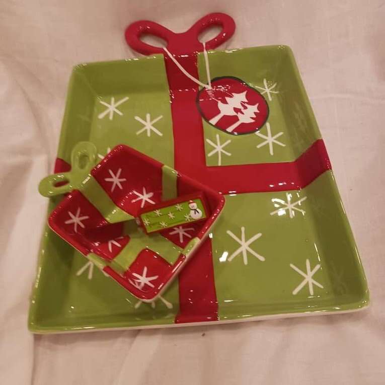 Brand new Christmas serving tray with bowl and ch