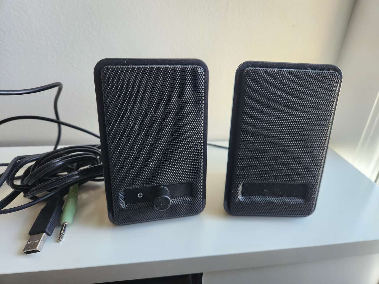 Amazon Basics A100 USB Powered Computer Speakers