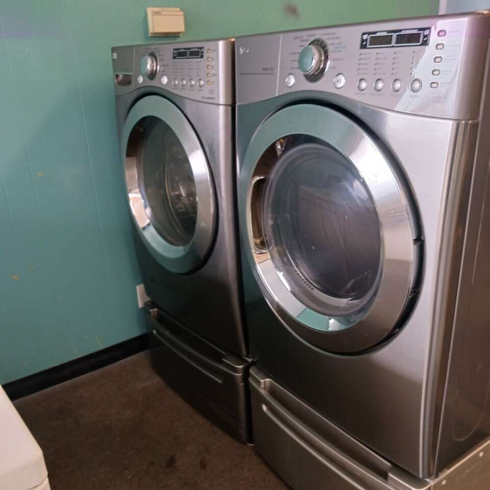 LG WASHER AND ELECTRIC DRYER.. Appliances