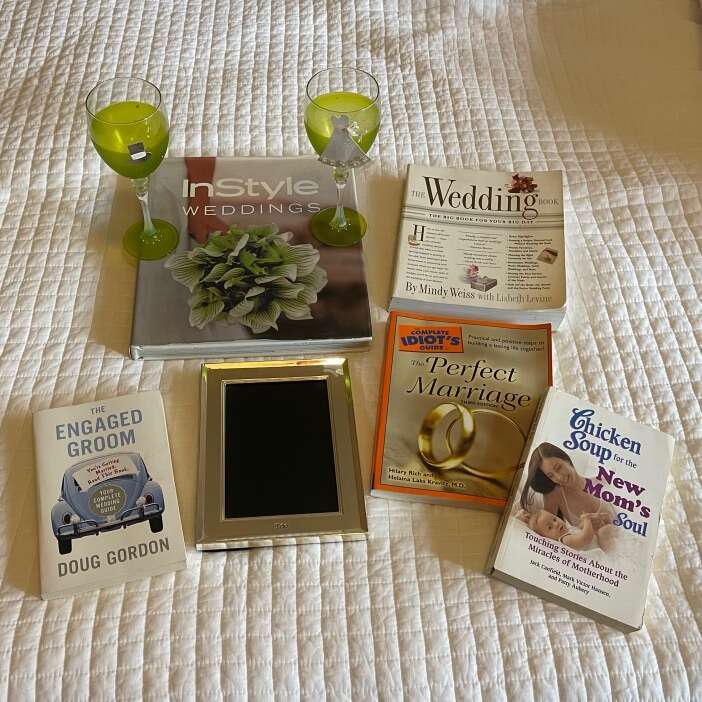 5 Wedding books, Wine Glasses