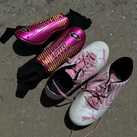 Puma Soccer Cleats Size 5 & Lotto Shin Guards L