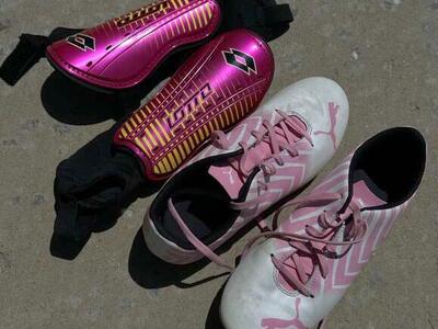 Puma Soccer Cleats Size 5 & Lotto Shin Guards L