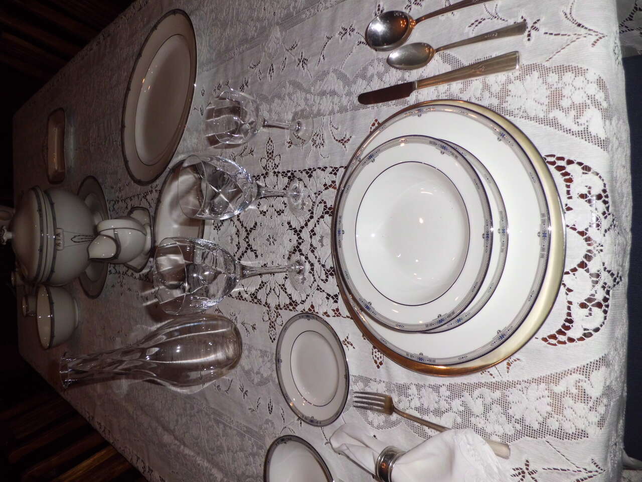 Wedgewood 6 piece China Place setting - Amherst pattern