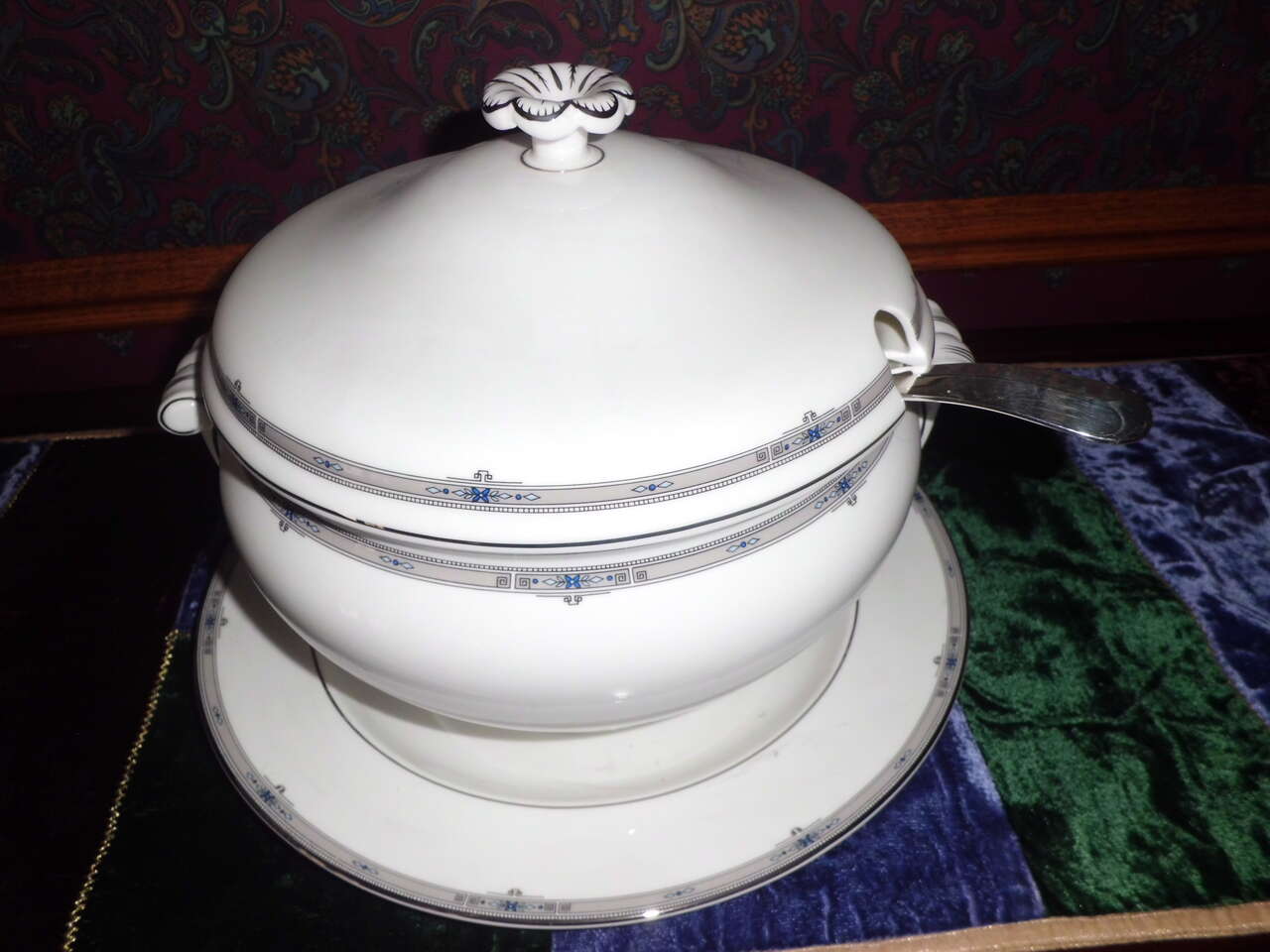 Wedgewood Amherst Soup Tureen w/ Silverplate Laddle and Plate underneath