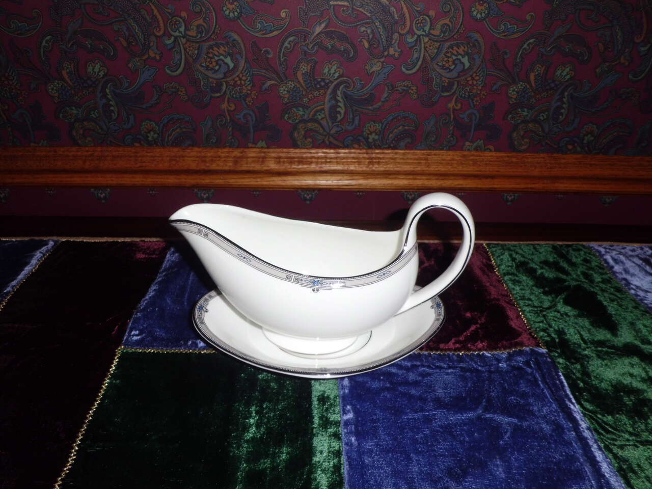 Wedgewood Amherst Gravy Boat w/detached underplate