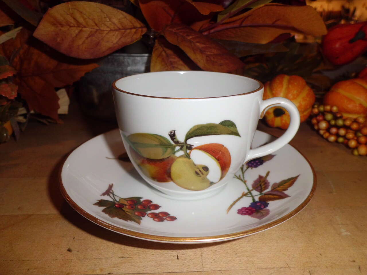 Tea Cups with Saucers - Evansham Gold by Worcester