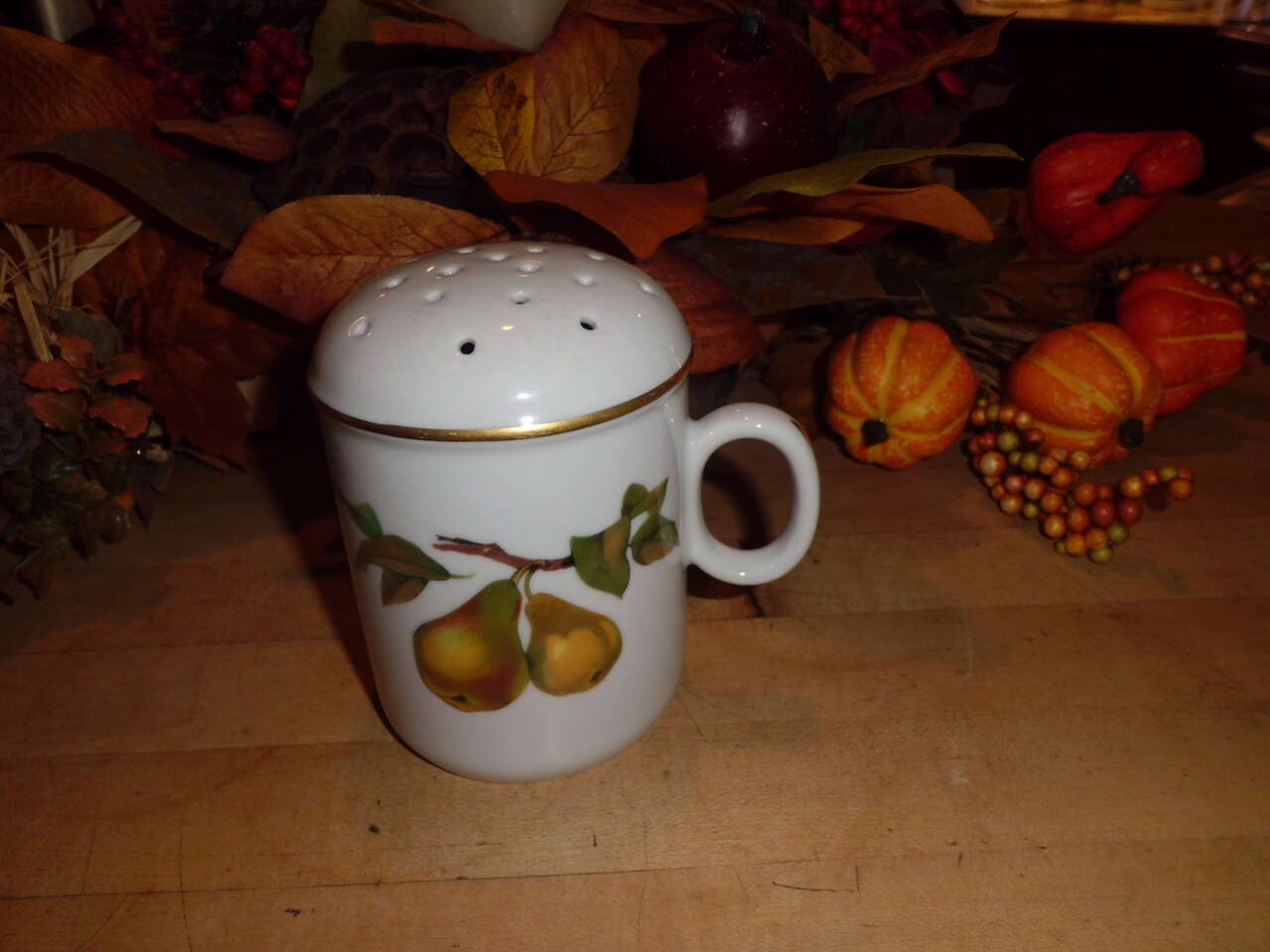 Sugar/Cinnamon Shaker -  Evansham Gold by Worcester