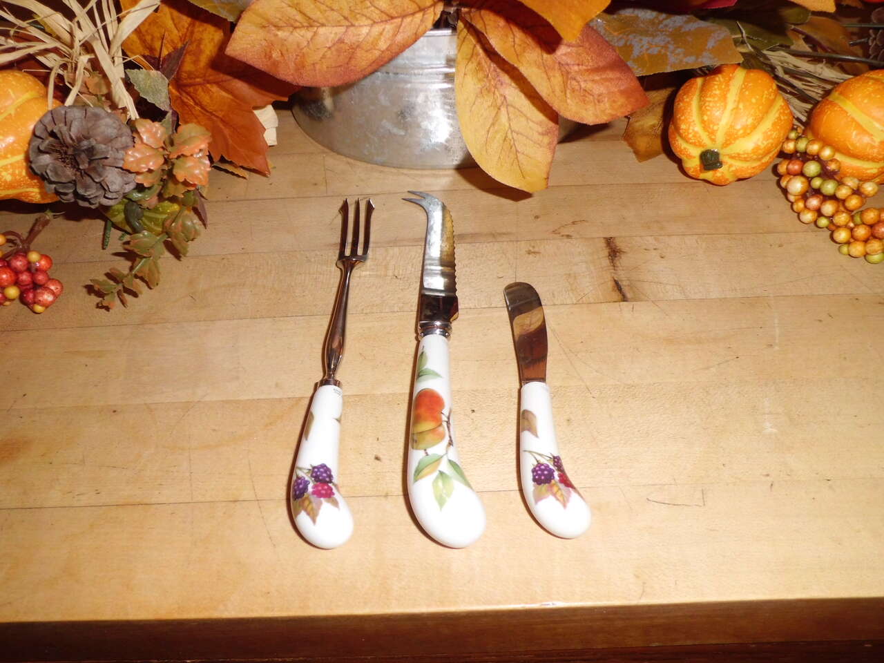 Pickle Fork/Cheese Knife/Butter -Canape Knife - Evansham Gold by Worcester