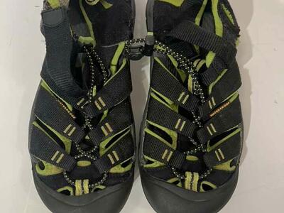 KEEN Closed Toe Sandal US 3