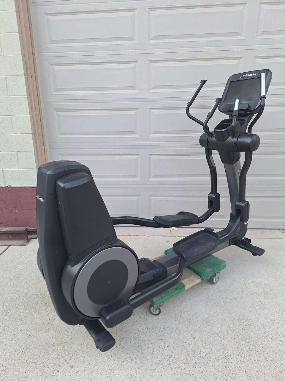 Life Fitness SE3 Elliptical Machine