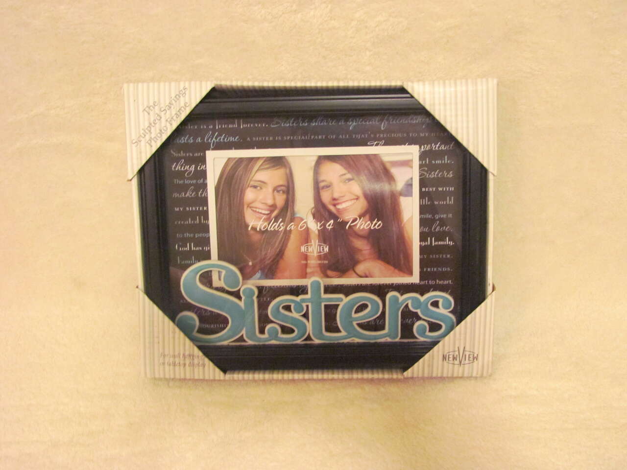 New View ~Sisters~ Sculpted Sayings 4x6 Photo Picture Frame Table Top - NIB