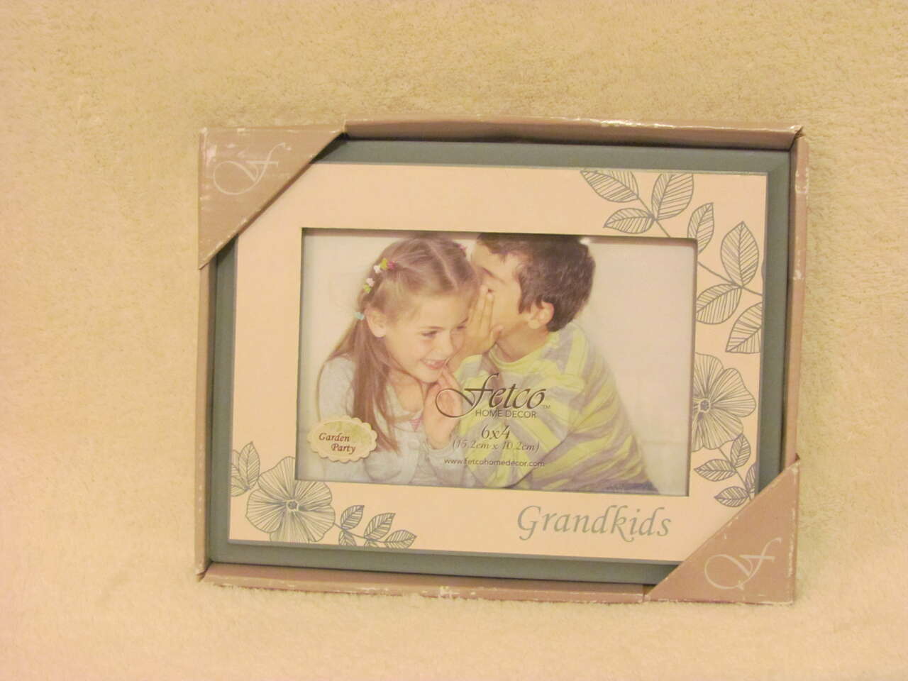 NEW - Fetco Home Decor Golden Party Grandkids 4x6 Picture Photo Frame