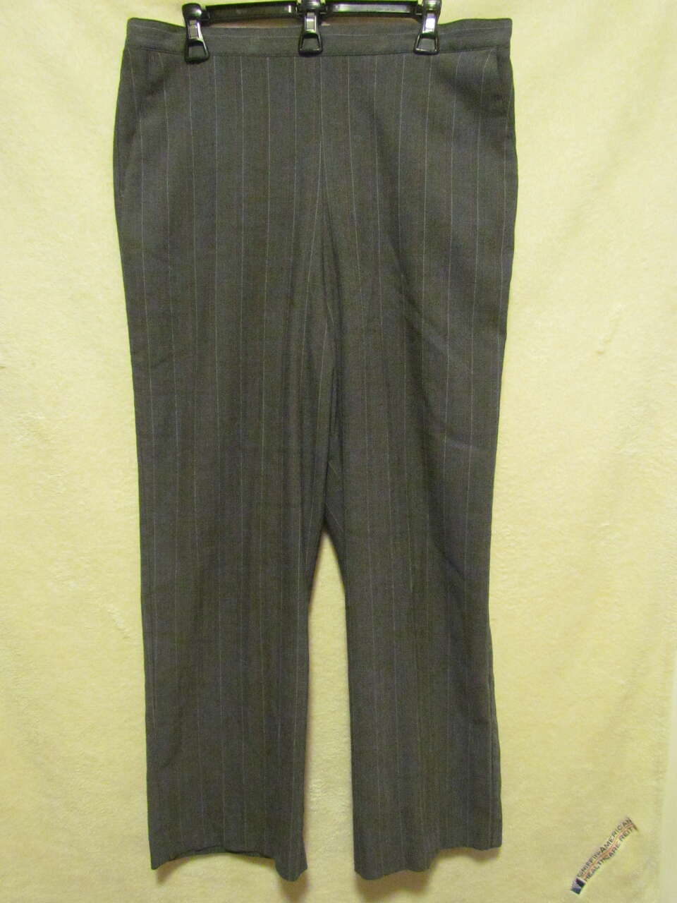 Women's Alfred Dunner Grey w/White & Red Pin Stripes Elastic Back Waist Size 16