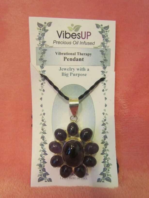 VibesUP Amethyst Flower Pendant Necklace - NEW