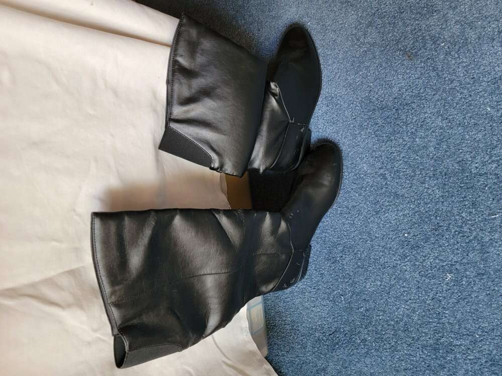 Woman's Black Knee High Boots.