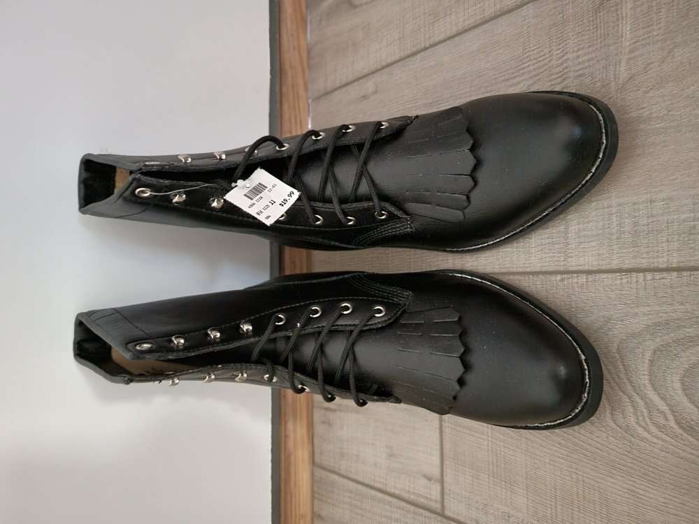Woman's Western Black Roper Boots.