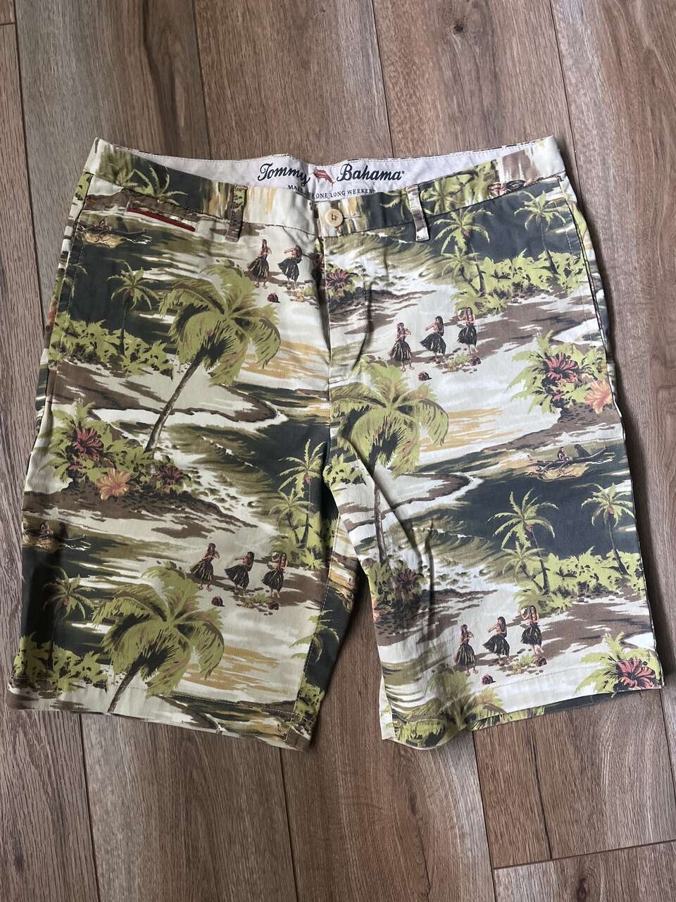 Tommy Bahama shorts size 36