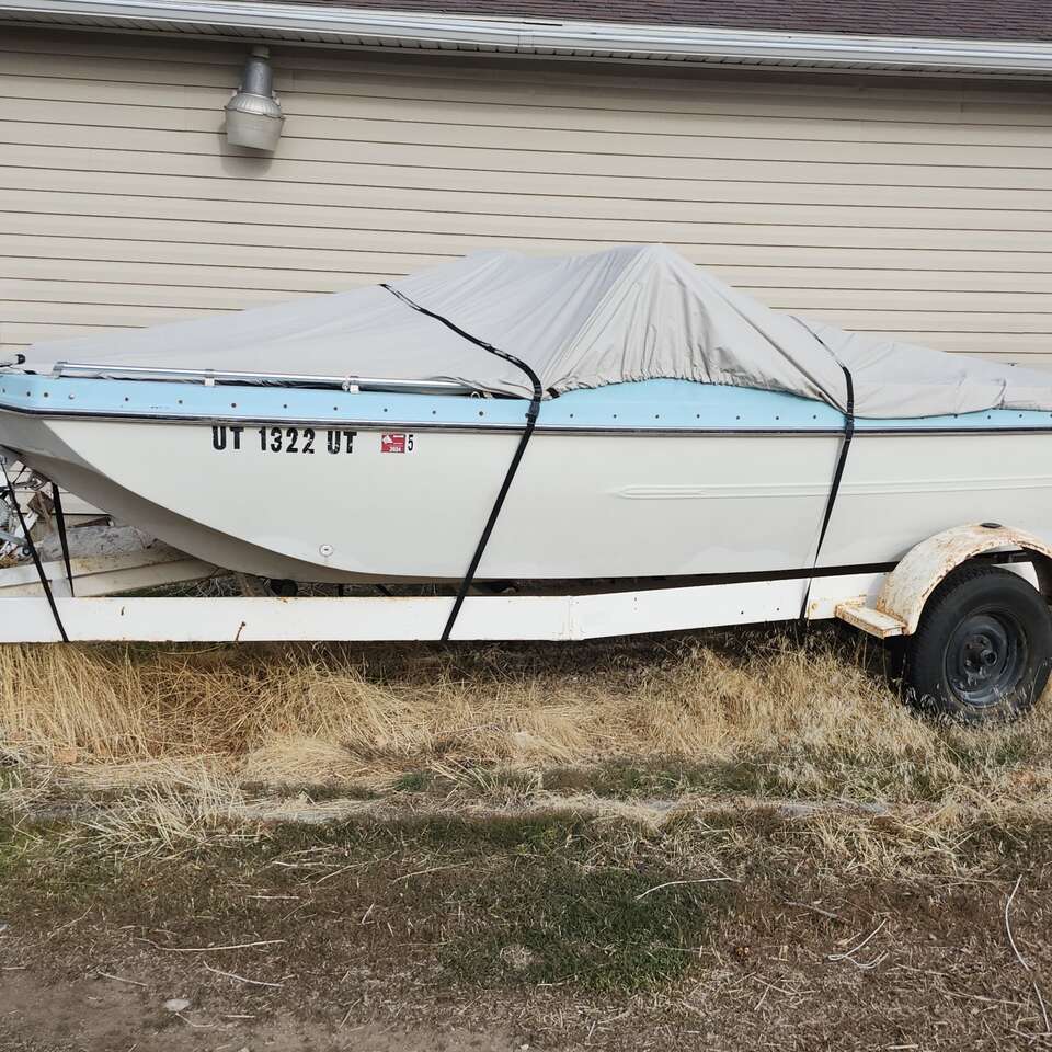 1971 Hydroswift tri hull boat