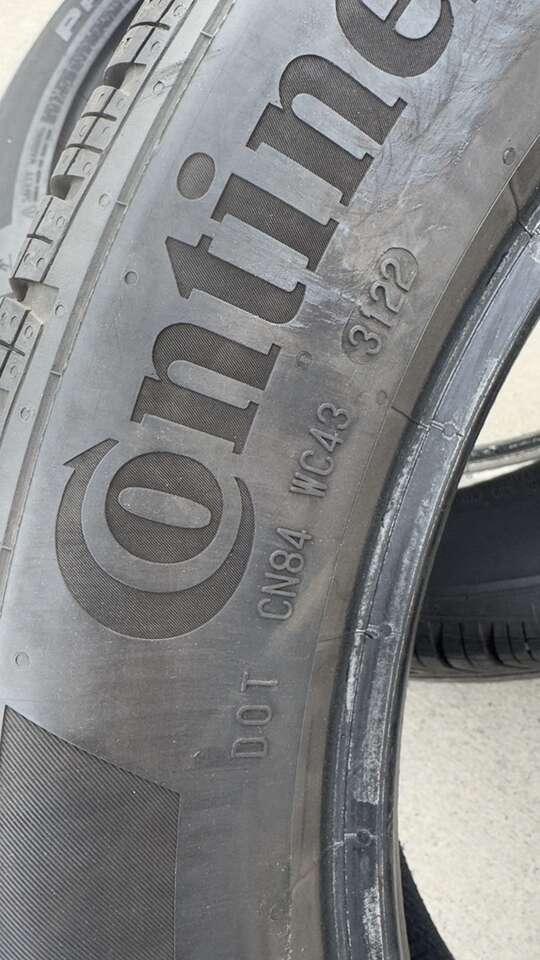 235/50/19 Continental Tires With About 90%