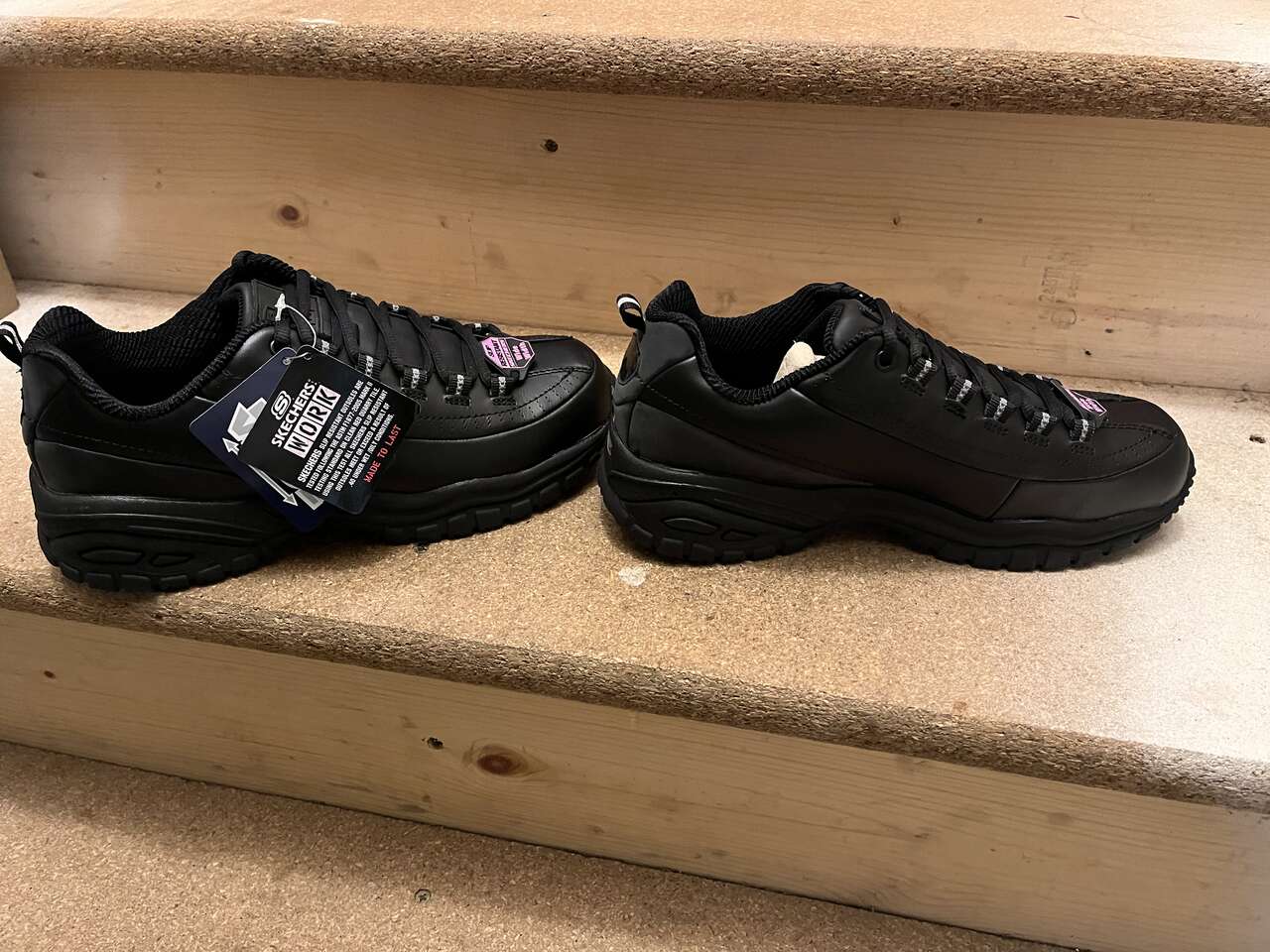 SKECHERS SLIP RESISTANT WORK SHOE