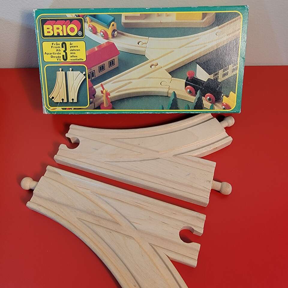 BRIO Trains: 2 Piece Reversible Curved Switch Set #3346 with Box. Vintage 1980's Sweden Excellent Condition!