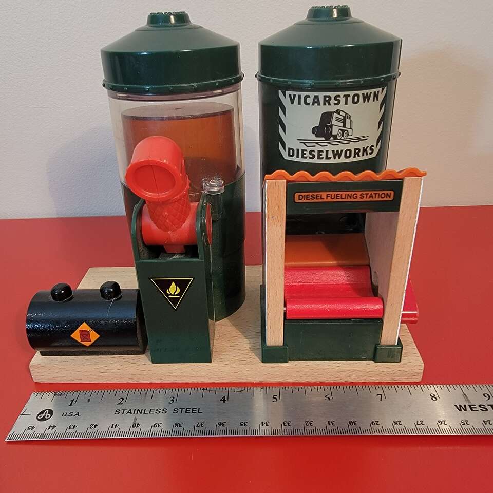 Thomas and Friends Wooden Railway Vicarstown Dieselworks Diesel Fueling Station. Retired, Excellent Condition!