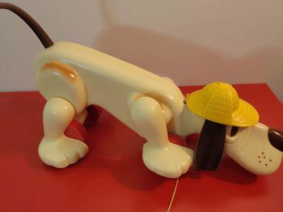 DIGGER THE HOUND DOG SLEUTH DETECTIVE TODDLER PULL STRING TOY VINTAGE 1980s EXCELLENT CONDITION!