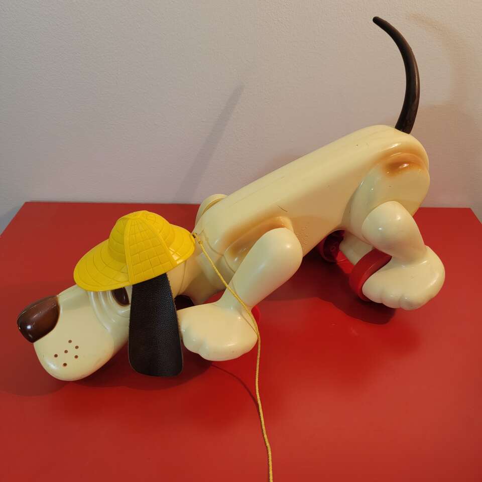 DIGGER THE HOUND DOG SLEUTH DETECTIVE TODDLER PULL STRING TOY VINTAGE  1980s EXCELLENT CONDITION!