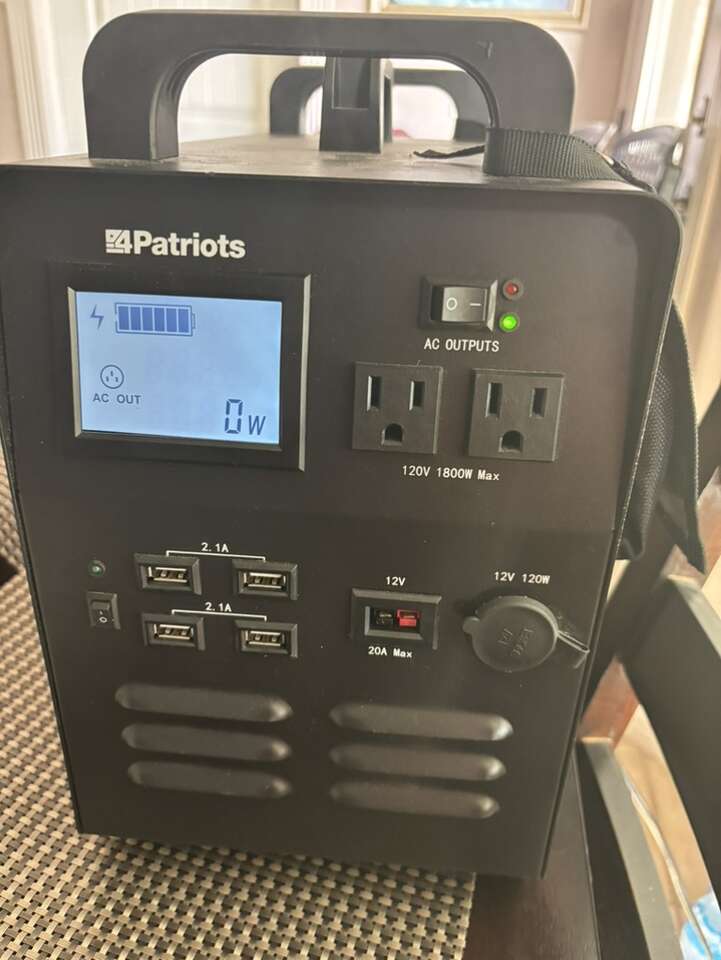 4 Patriots Solar Generator combo kit W/ Solar Pane