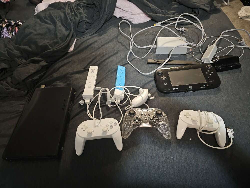 Nintendo Wii U Console and extras Electronics