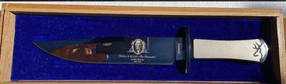 Browning Bowie Knife LTD Model #321205 ( #237of 500 Mint With Display Case )