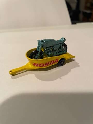 Lesney England Matchbox No.38: Honda Racing Motorcycle & Trailer.