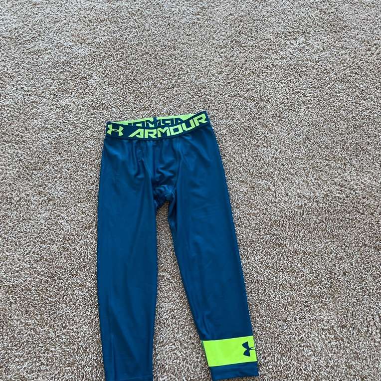 New Washed Never Worn Boys Under Armour Heatgear 3/4 Tights, YMD fitted