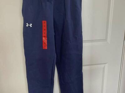 New With tags Under Armour Mens Hustle Fleece Pant, Size M, Navy