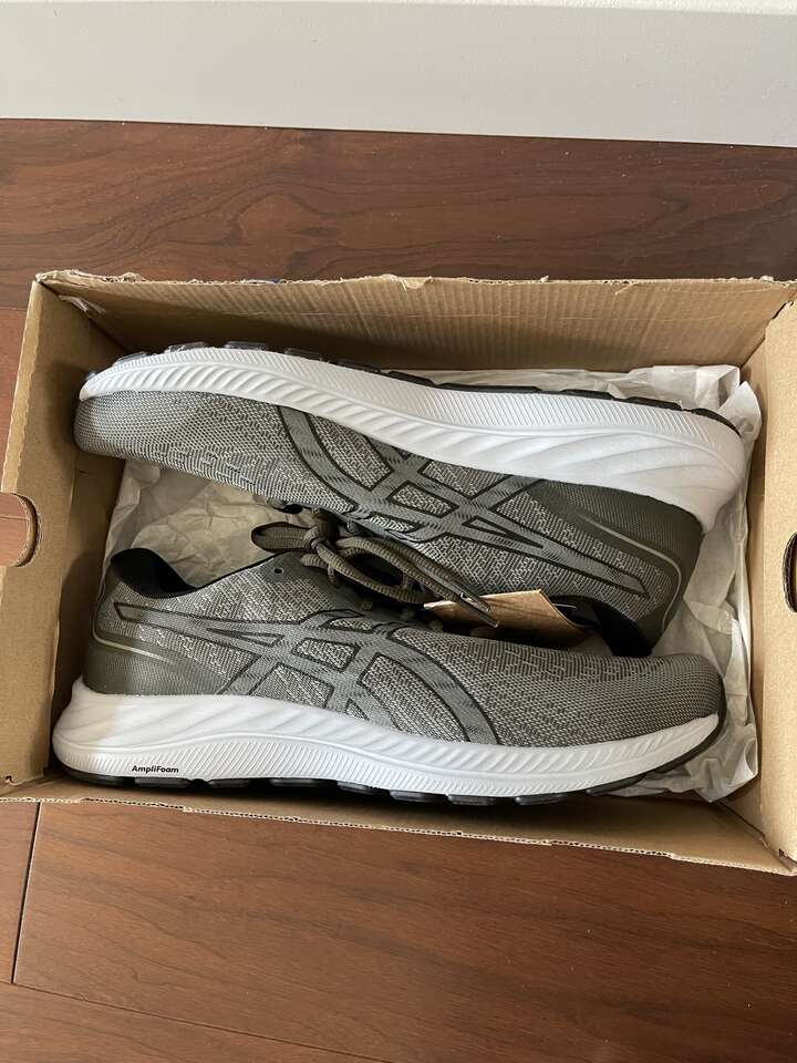 BNIB ASICS Gel-Excite 9 Men's Running Shoes, Size 10.5, 1011B338