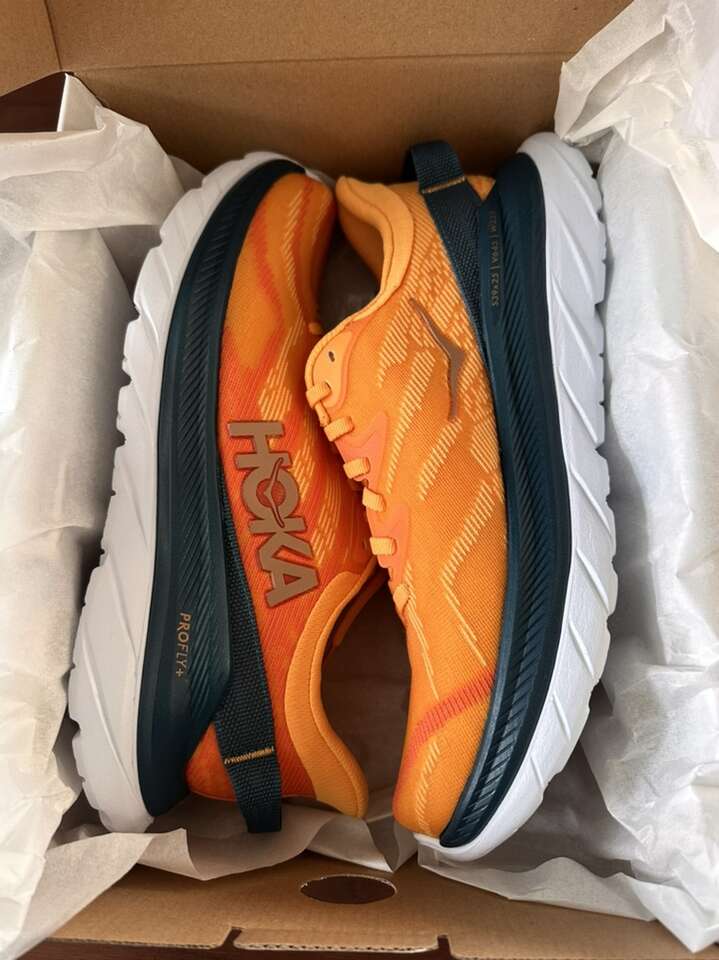 BNIB Hoka Mach Supersonic Men's Radiant yellow, 9.5D