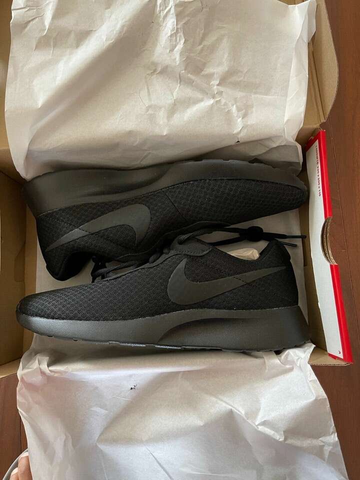 BNIB Nike Tanjun Women's Running Shoes, 812655, Size 9.5 or 10.5