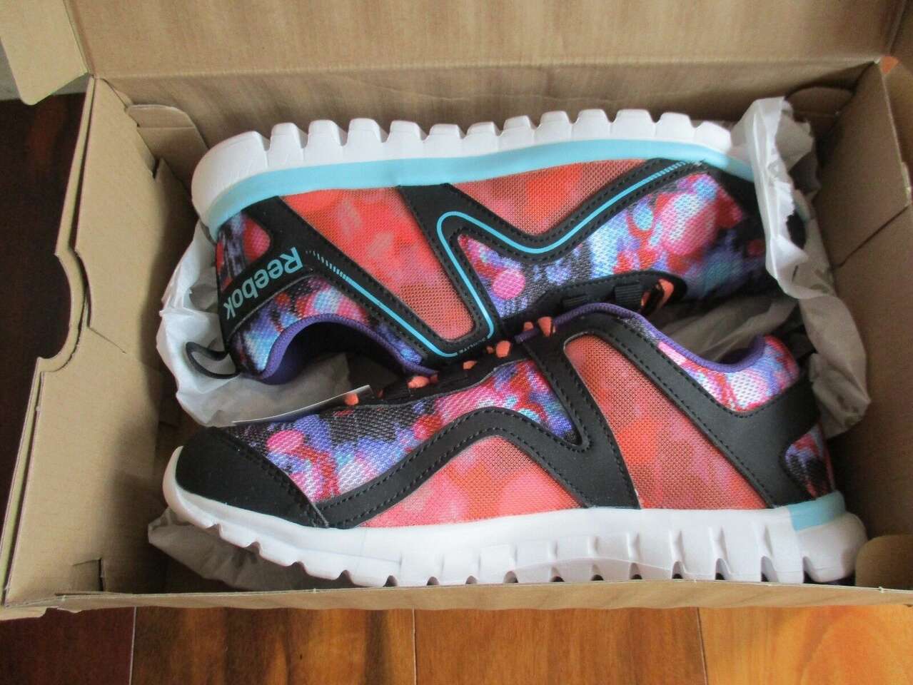 BNIB Reebok Sublite Escape 2.0 WOW women shoes, size 6, M48594