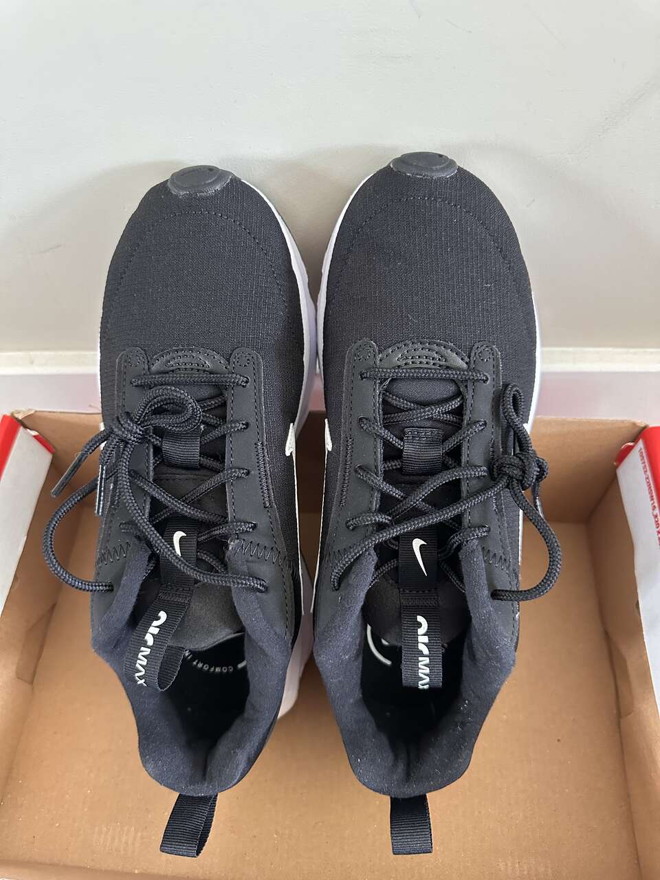 BNIB (No Lid) Nike Air Max INTRLK Lite Women's Shoes, DX3705, Size 7.5, Blk/wht