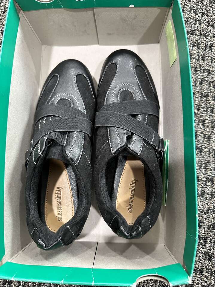 Brand New Women’s Comfort Sneakers 6.5