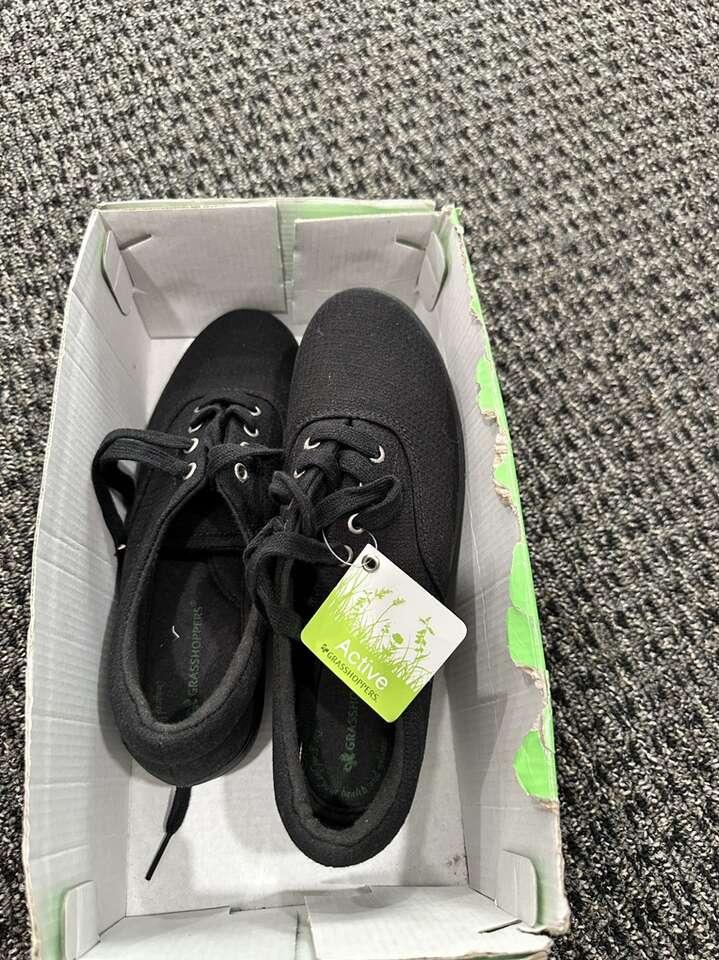 Brand New Women’s Canvas Sneakers Size 6N