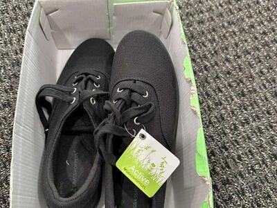 Brand New Women’s Canvas Sneakers Size 6N