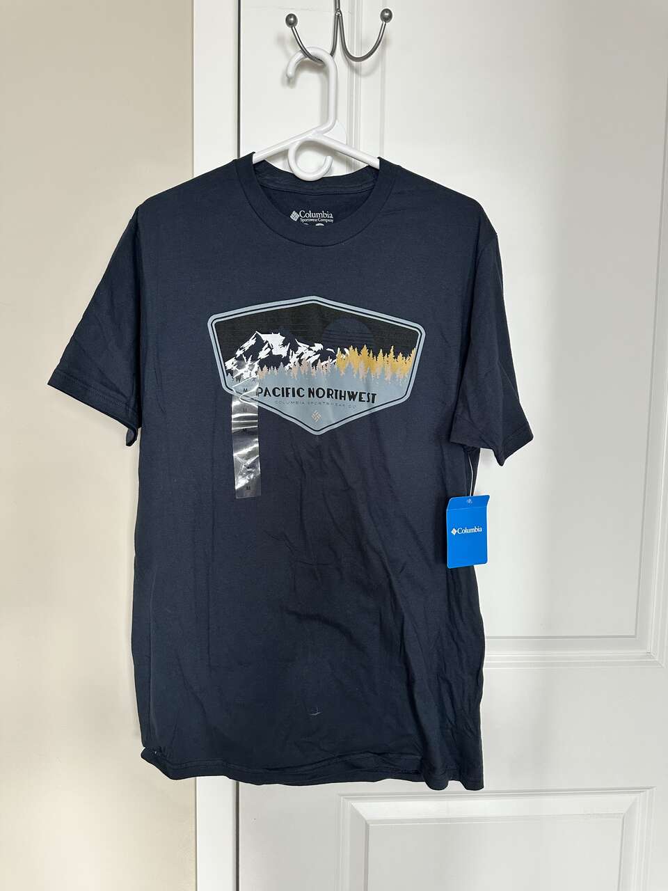BNWT Columbia men's cotton T-shirt, Size M, Navy
