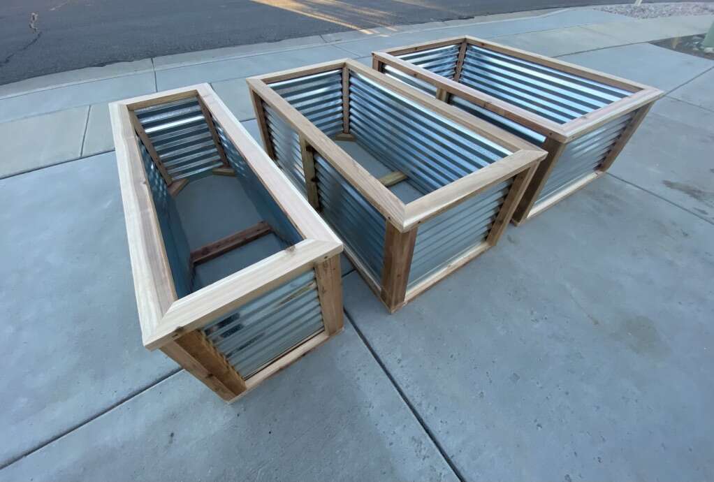 ONLY Garden Boxes w METAL BRACES = LONGER LASTING