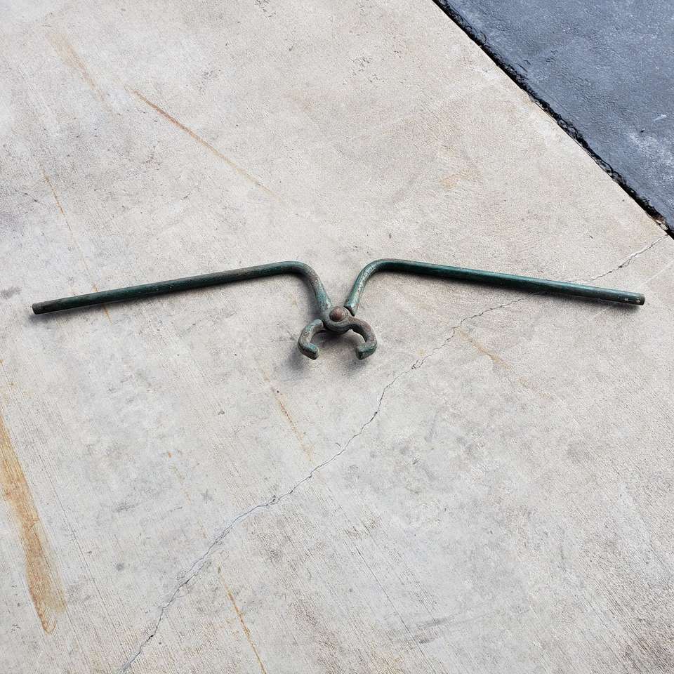 Train track tongs