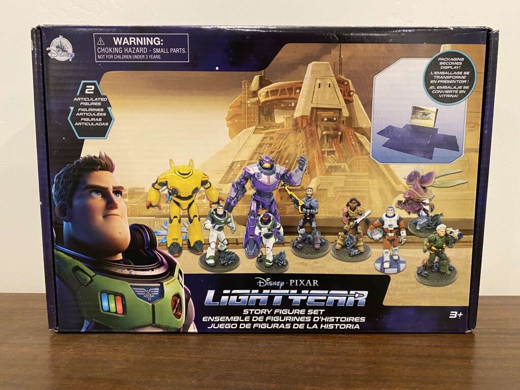 Disney Parks Buzz Lightyear Figurine Set w/display