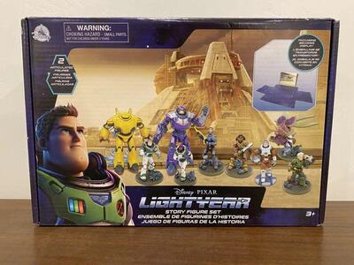 Disney Parks Buzz Lightyear Figurine Set w/display