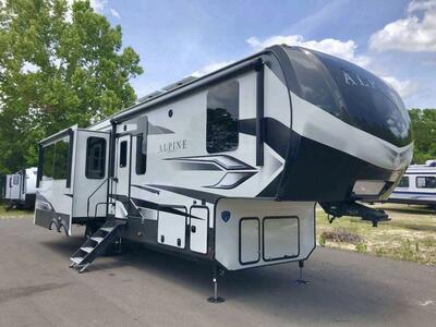 2022 3220RL Alpine 5th wheel